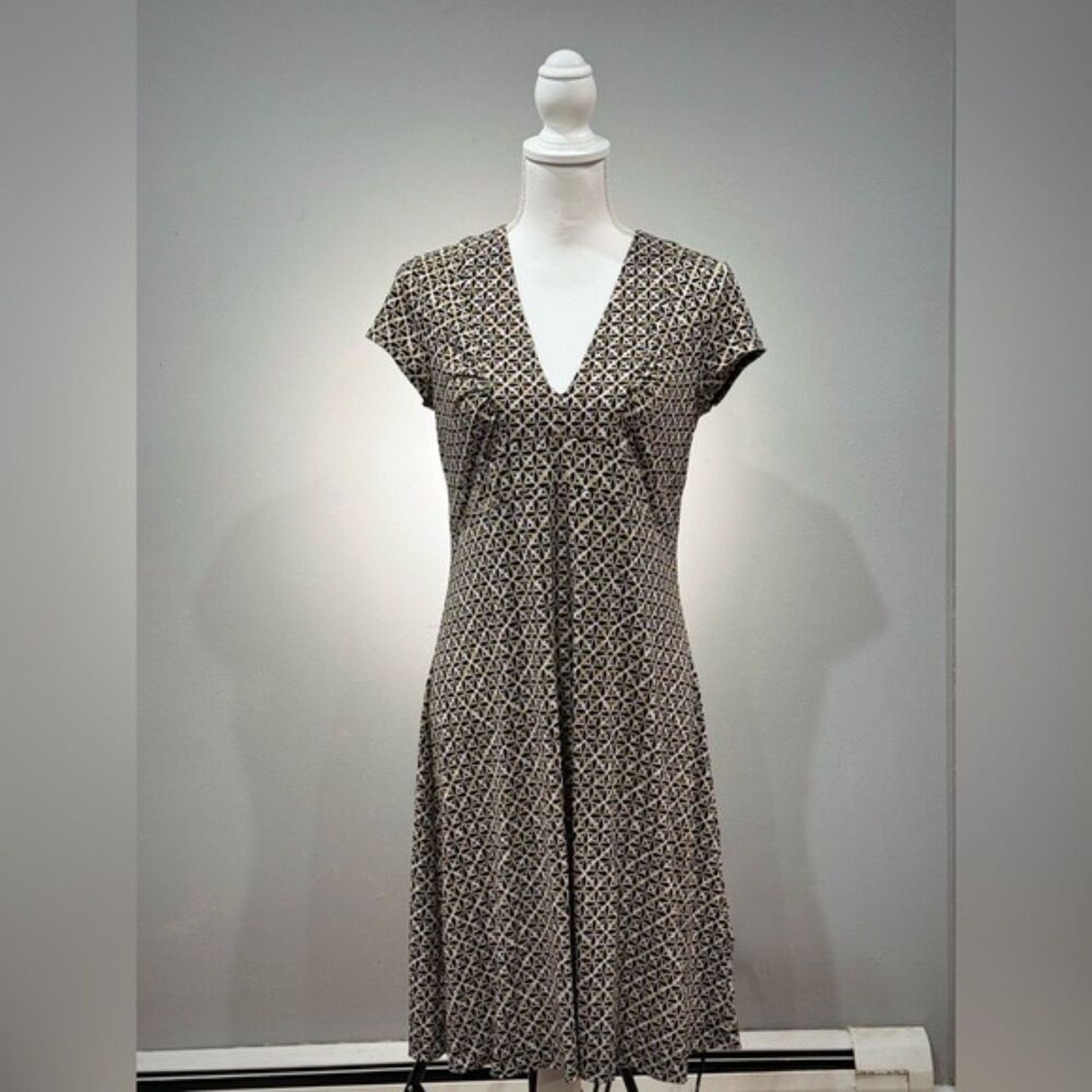 CLEARANCE! Tan Axcess Casual V-Neck Dress Size M EUC